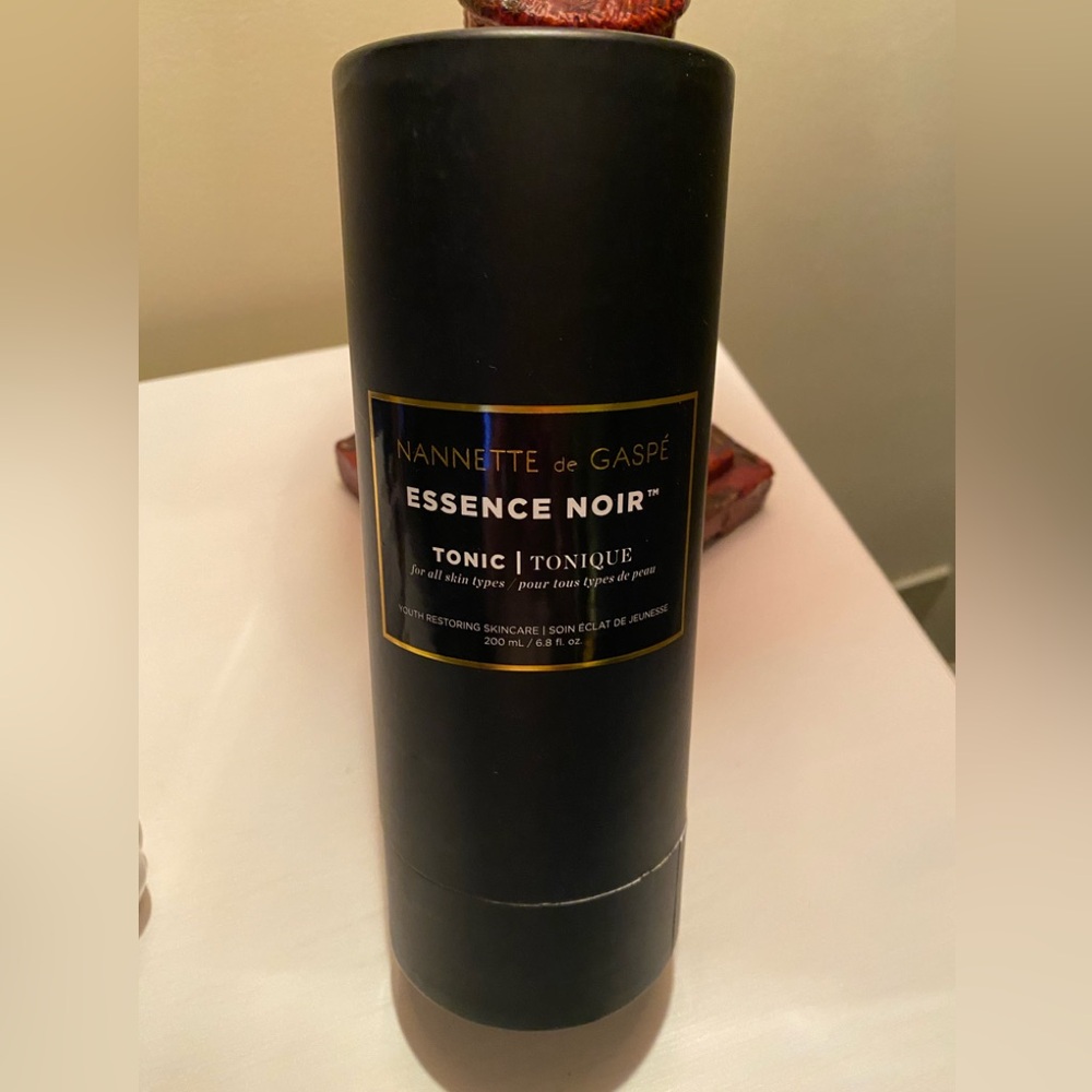 Nannette de Gaspe Essence Noir Tonic